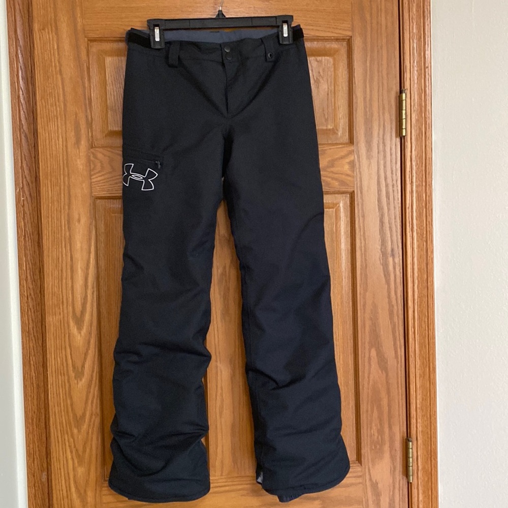 🥰Kids Under Armour Snowpants. Black. Size M youth
